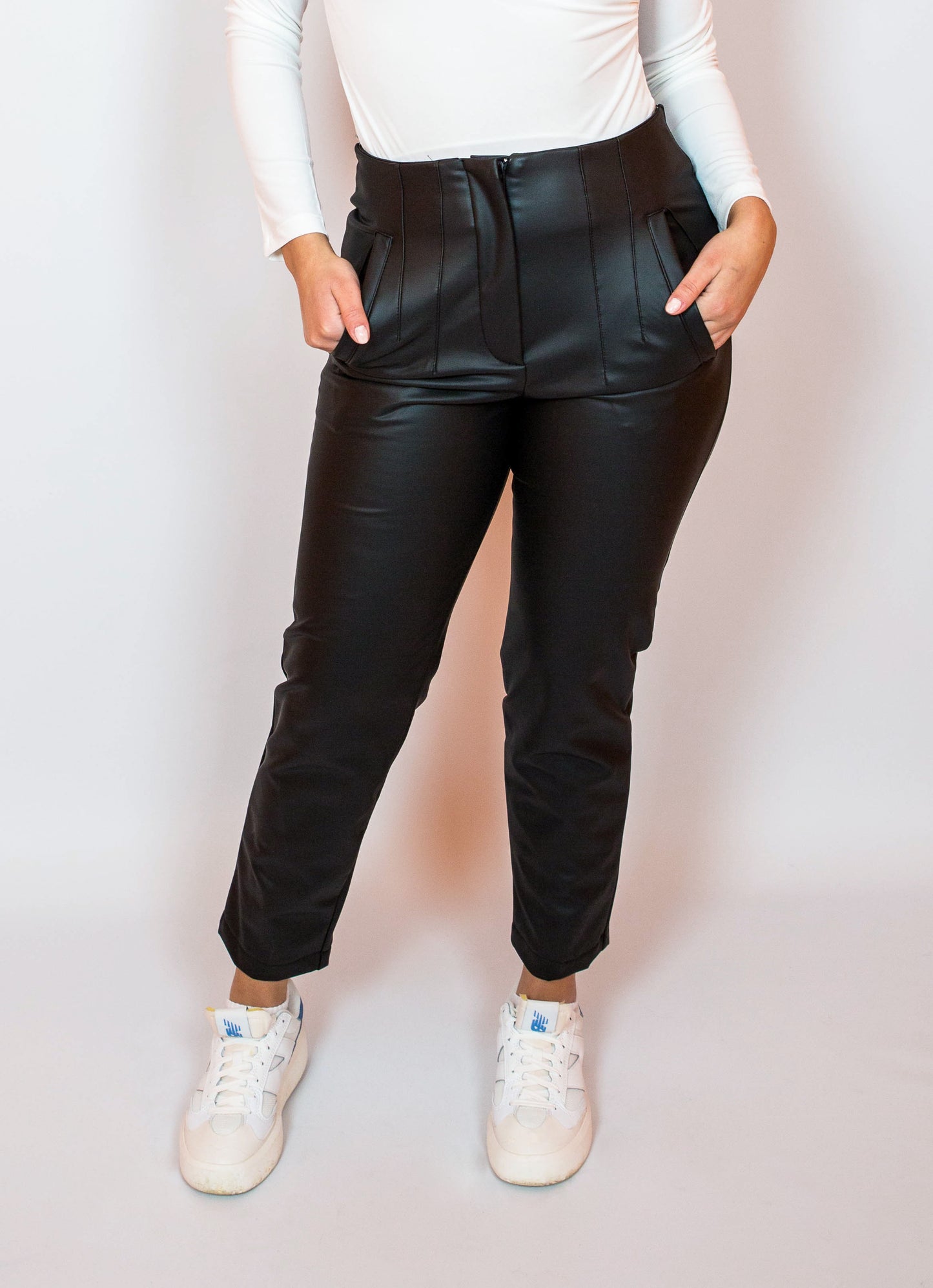 Pantalon noir en similicuir